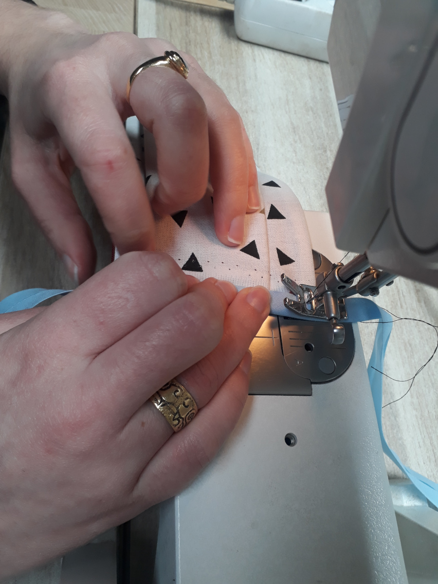 openatelier:projet:masque_en_tissu:masque_en_tissu_15.jpg