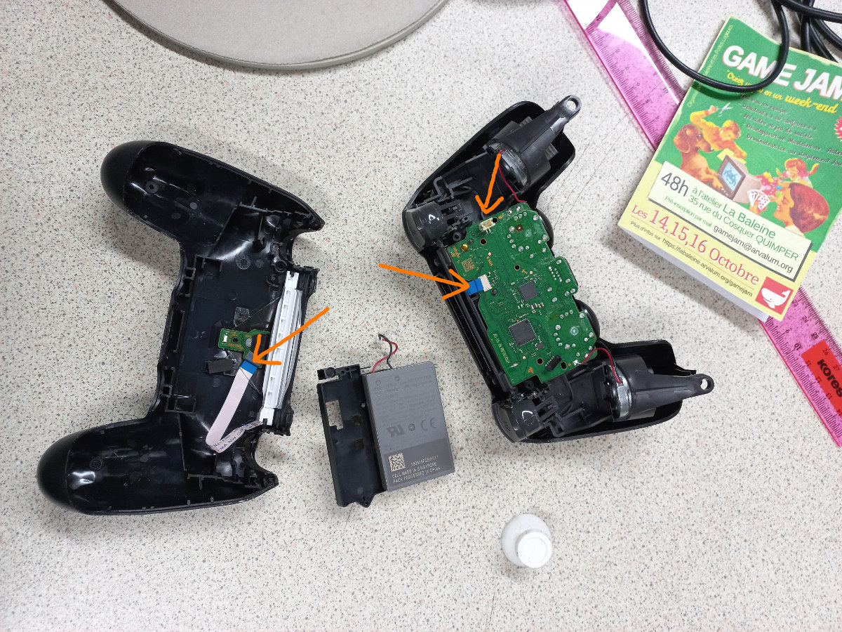 openatelier:projet:ps4_dualshock:demontage_ps4_dualshock_2.jpg
