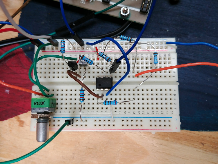 openatelier:projet:wavefolder:wave-folder-eurorack-breadboard.jpg