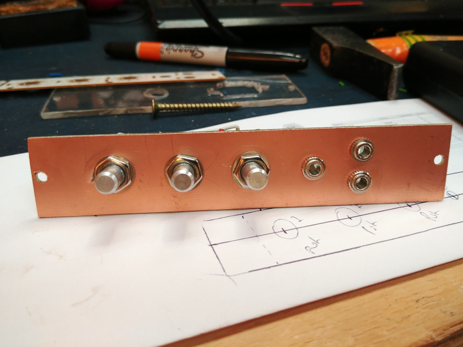 openatelier:projet:wavefolder:wave-folder-eurorack-faceplate.jpg
