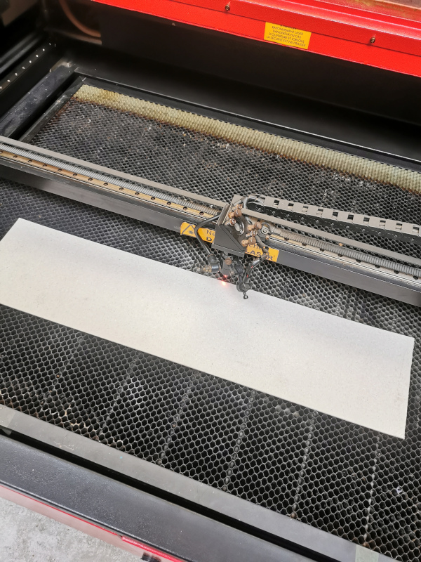 outil:decoupeuse_laser_vevor_kh9060:12_placement_materieaux.jpg