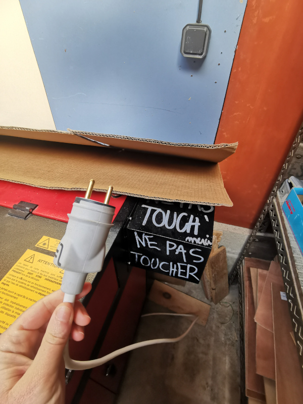 outil:decoupeuse_laser_vevor_kh9060:7_brancher_laser_01.jpg