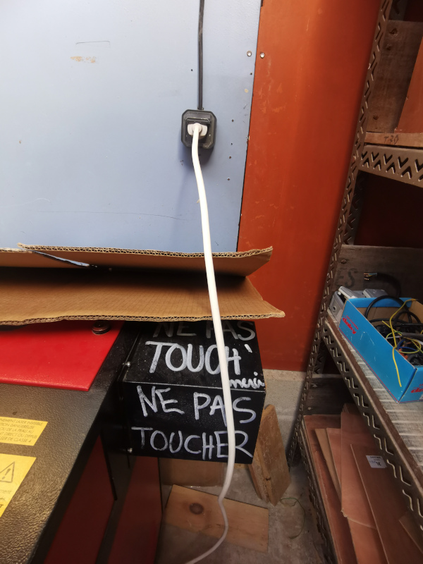 outil:decoupeuse_laser_vevor_kh9060:7_brancher_laser_02.jpg