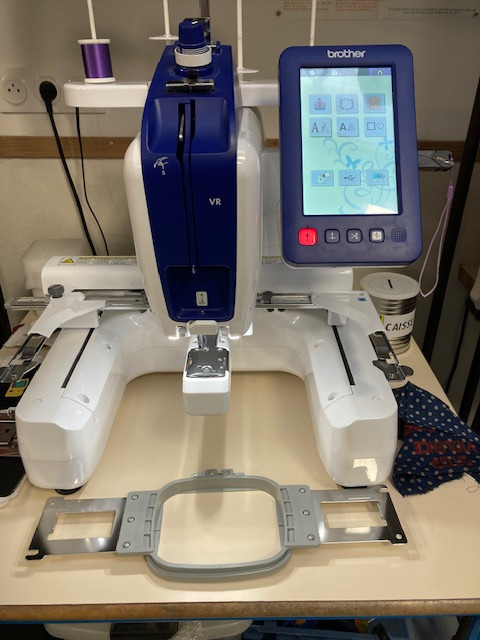 outil:machine_a_broder_brother_vr:brodeuse.jpg