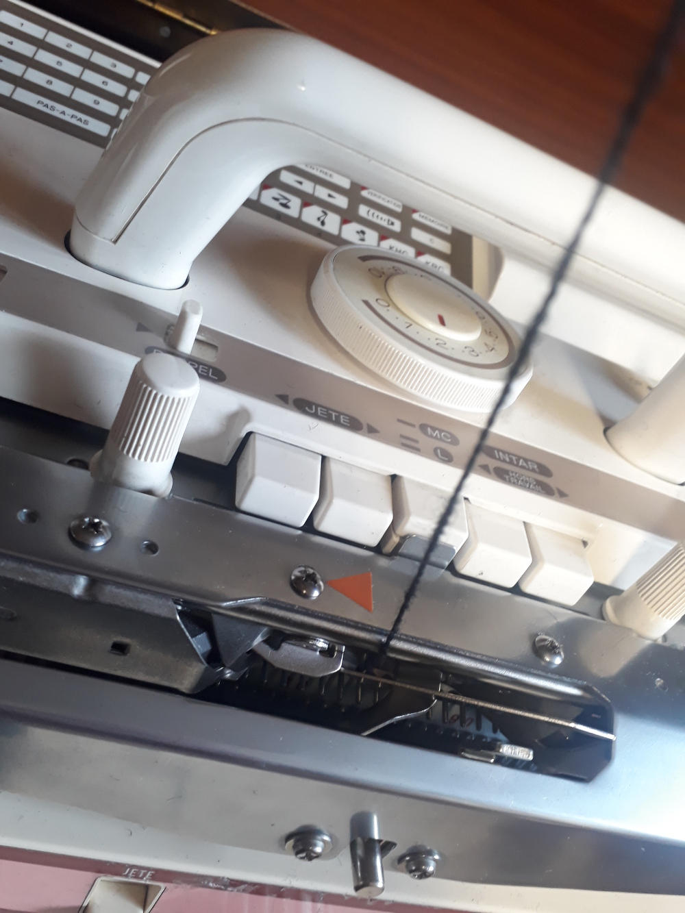 outil:machine_a_tricoter_brother_kh940:fil_chariot_k_02.jpg