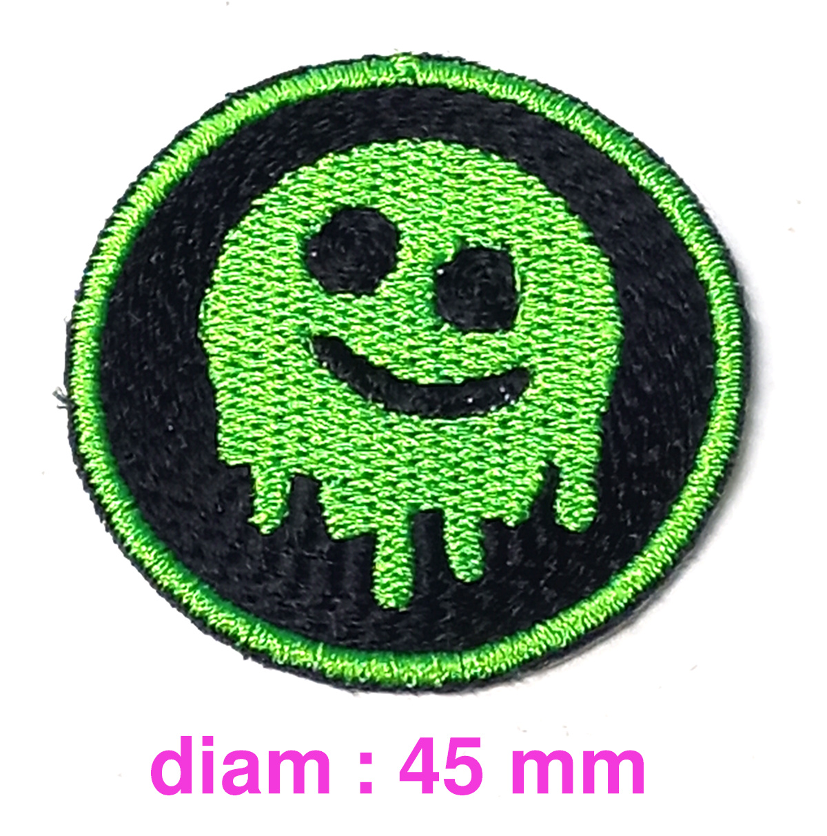 recherche:residence_textile_2026:patch_broderie:petit_fantome_patch.jpg